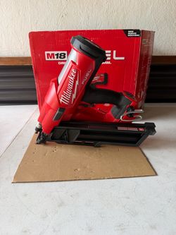Milwaukee M18 FUEL 30 Degree Framing Nailer tool only