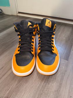 Air Jordan 1 Mid yellow Black Sneakers