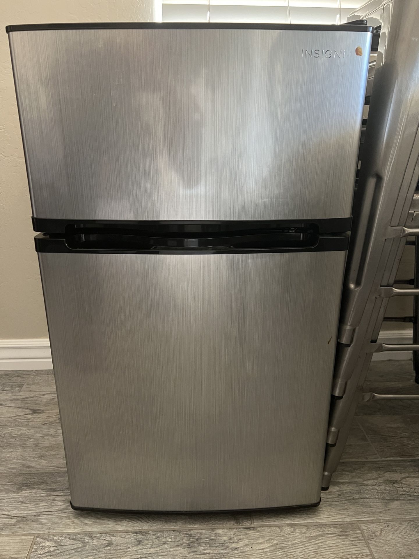 Mini Fridge Insignia