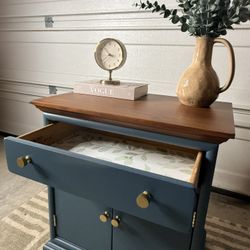 Refinished Lane Nightstand / Accent Table 