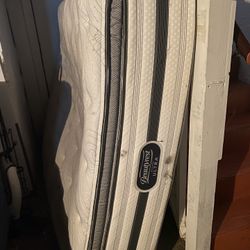 Queen Pillow Top Mattress 