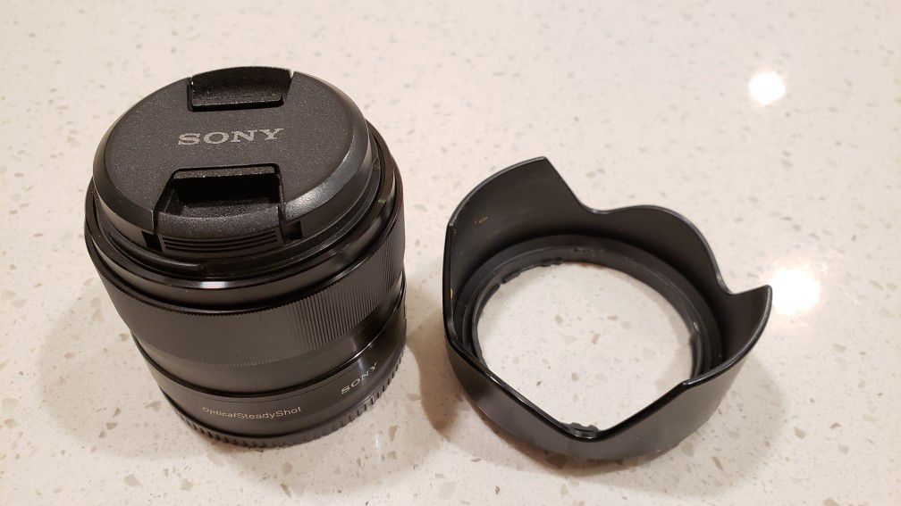 Sony Alpha 1.8/35mm prime lens