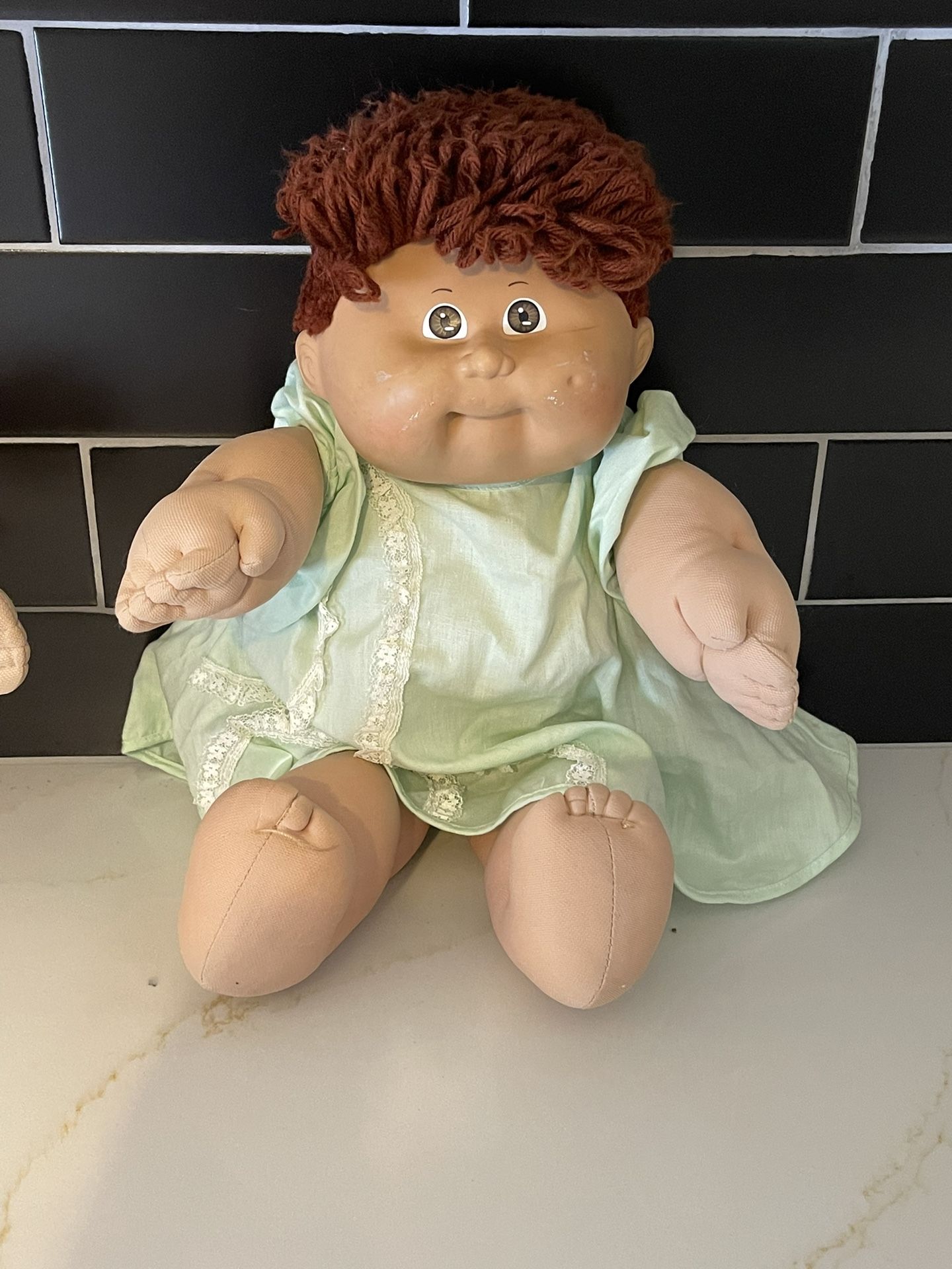 Vintage CABBAGE PATCH KIDS DOLL COLECO RED BROWN HAIR BLACK SIGN