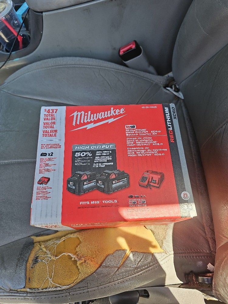 Milwaukee
M18 18-Volt Lithium-Ion High Output Starter Kit with Two 6.0 Ah Battery and Charger