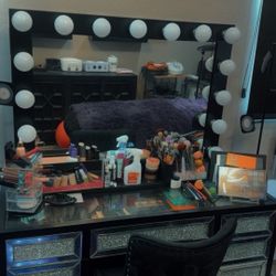 Luxury Hollywood Glam Vanity Set with Crystal Drawers & Bluetooth Lighting