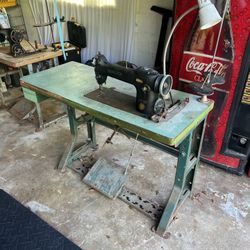 SINGER SEWING MACHINE 