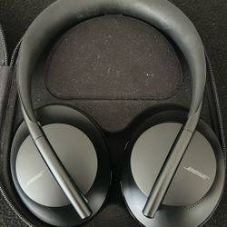 Bose Noise Cancelling Headphones 700