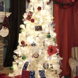 7 Ft White Pre Litter Christmas $70 Or Best Offer 