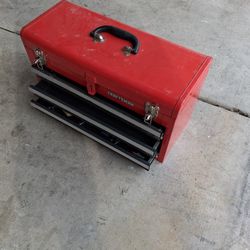 CRAFSMAN TOOL BOX(Metal)