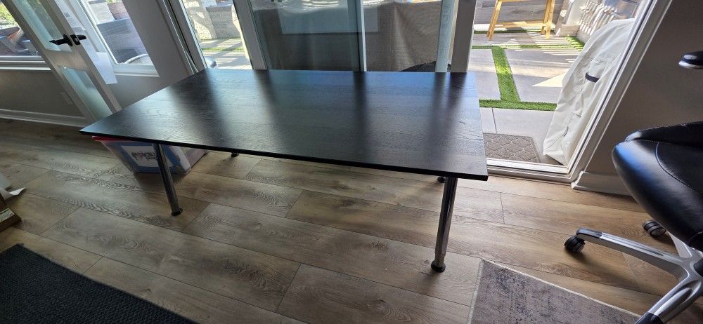 Drafting Desk With Height Adjustable Legs