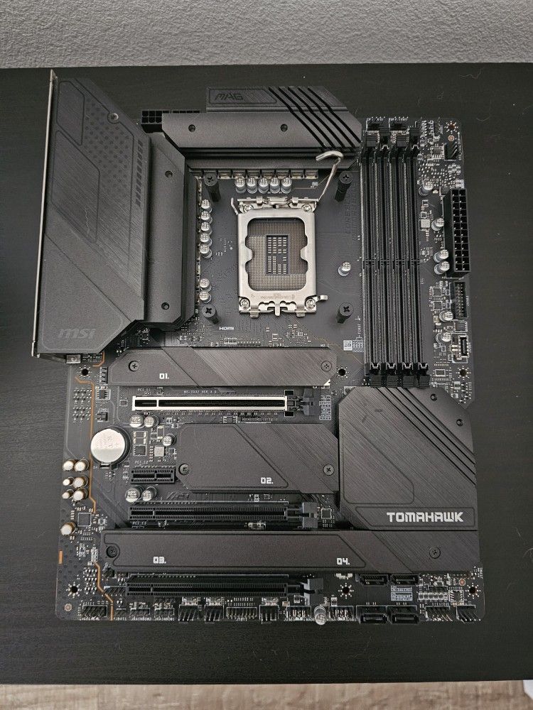 Asus Z690 Tomahawk WiFi DDR5