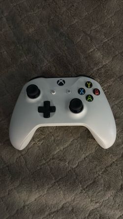 White Xbox controller