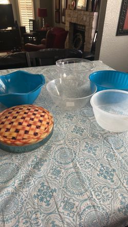 Bowls & pie tin keeper