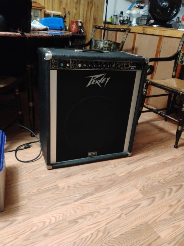 Peavy Combo 300 Base Amp.