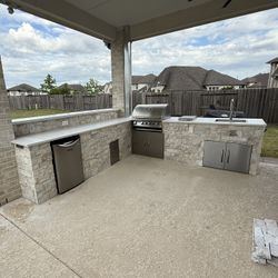 Outdoor Kitchen