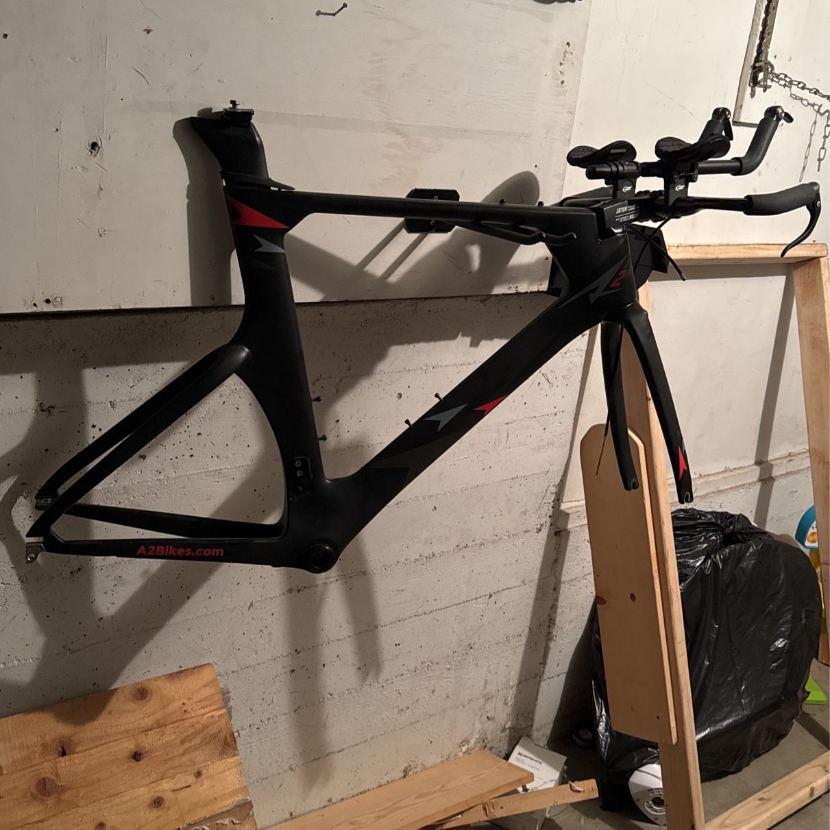 Carbon TT Bike Frame Plus SRAM / ZIPP cockpit