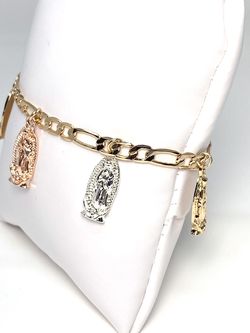 Virgin Mary Charm Bracelet / Pulsera De Virjencita
