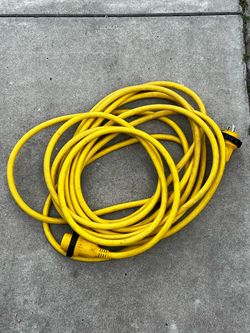 Marine shore power cord 125v
