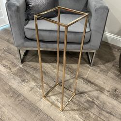 4 Metal Pedestal Stands