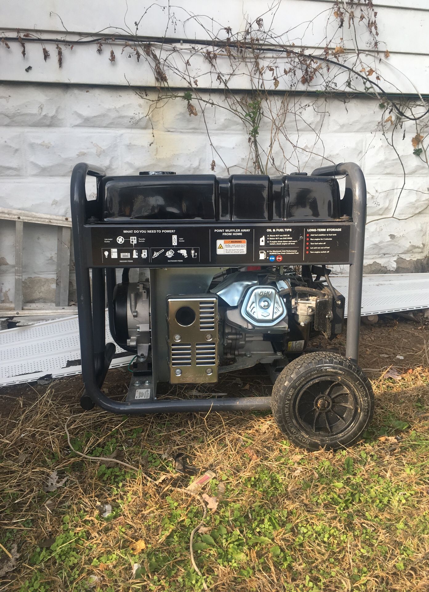 Briggs Stratton generator 6250 watts starting 8500 watts for Sale in