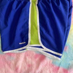 Reebox Play Dry Blue running shorts sz M with Drawstring pre owned green lining 