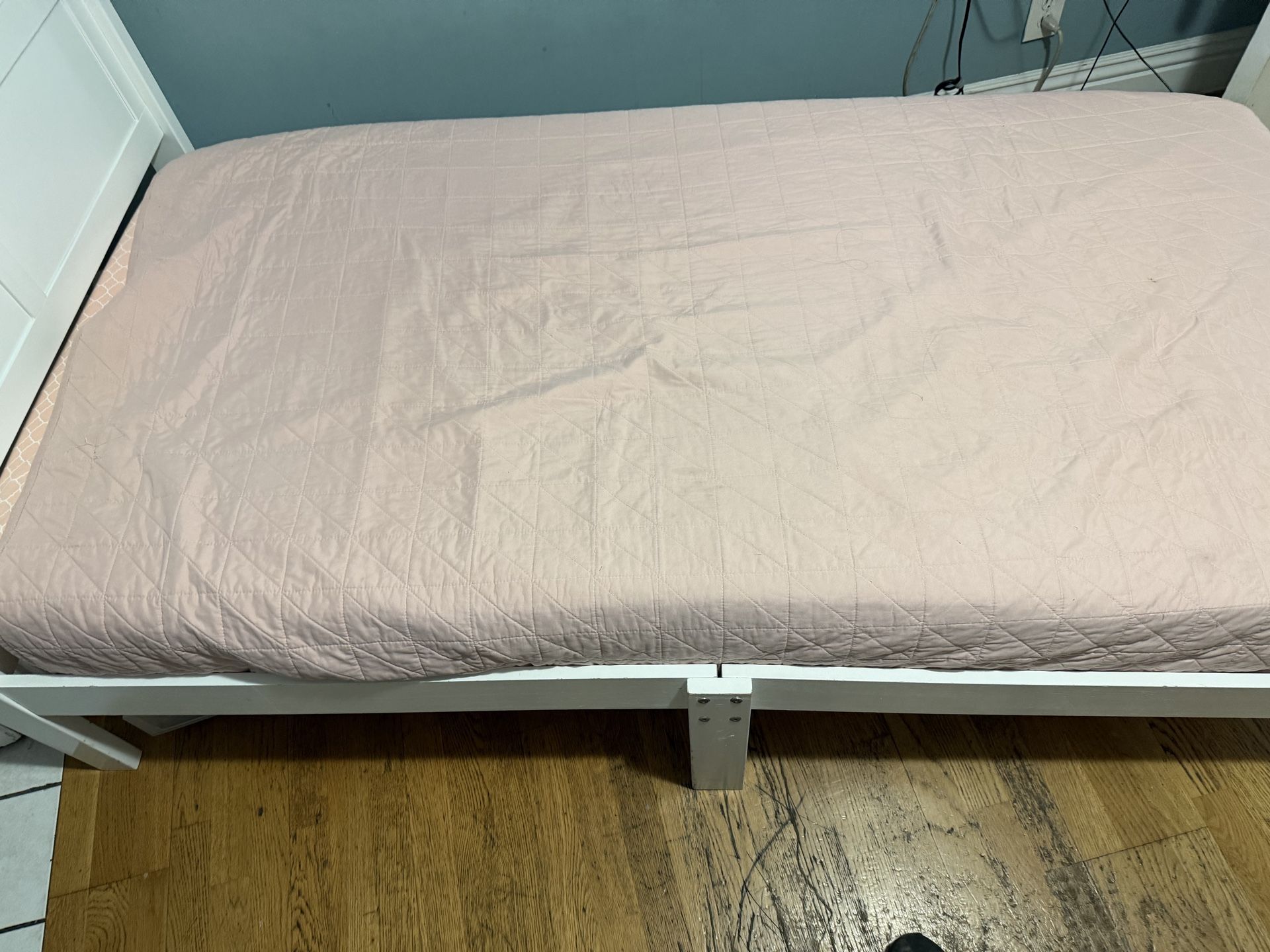 Twin bed no mattress