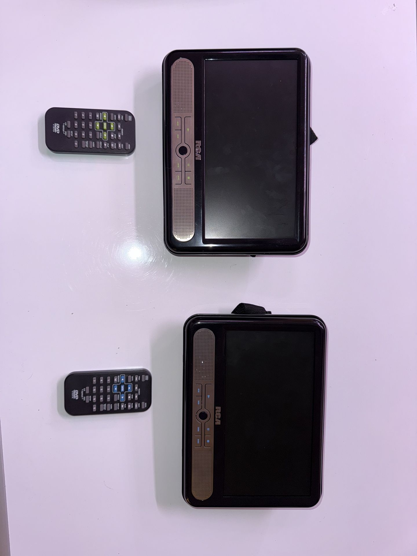 RCA Twin Mobile DVD Players DRC6296 7” Screens Seat Mounts Cords Remotes & Case