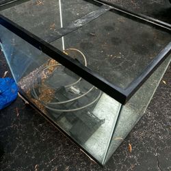 Fish Tank With Pump 30”Lx18.5”Wx25”H