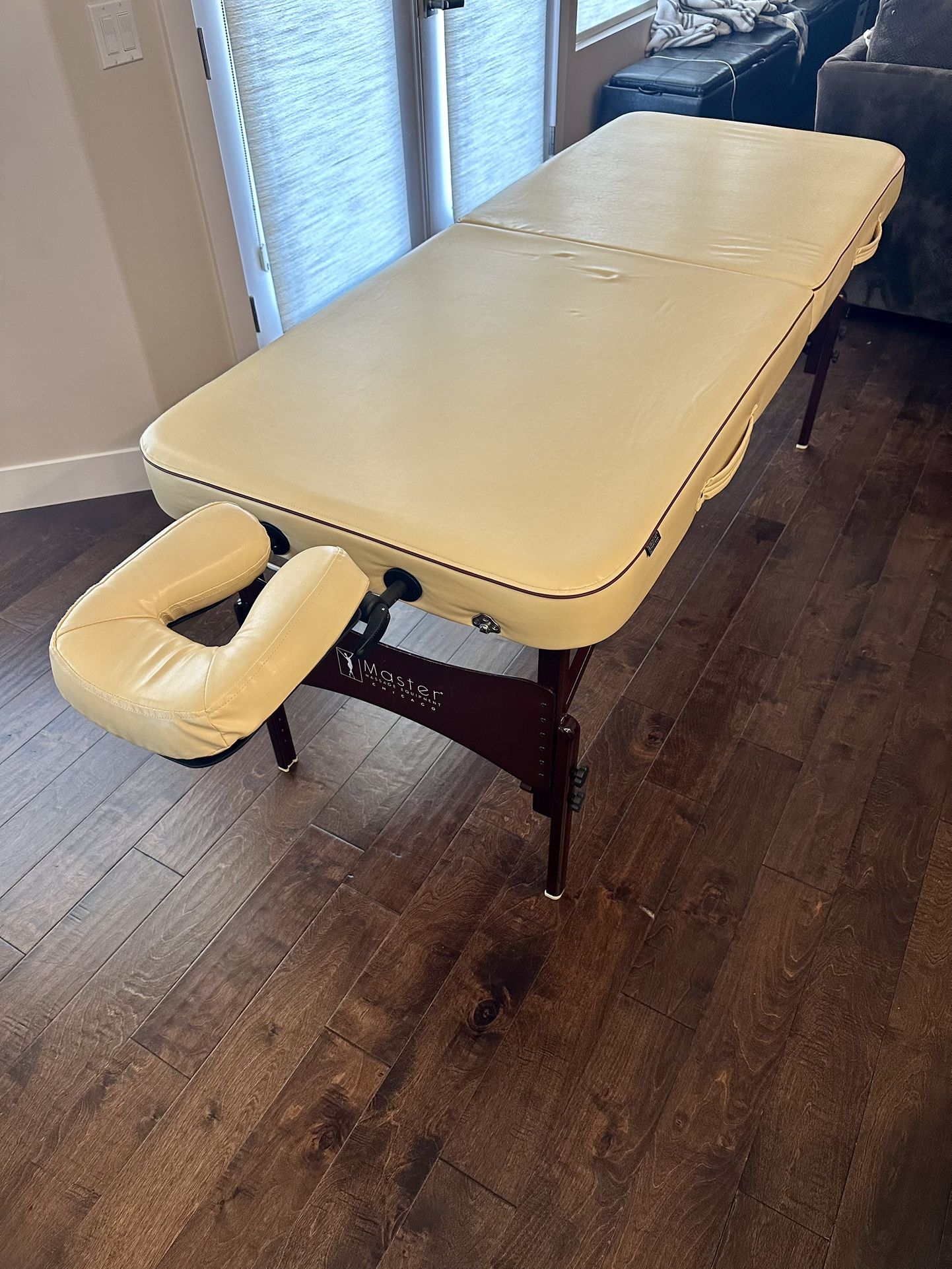 29" Marbella Portable Massage Table by Master Massage Equipment includes carrying case