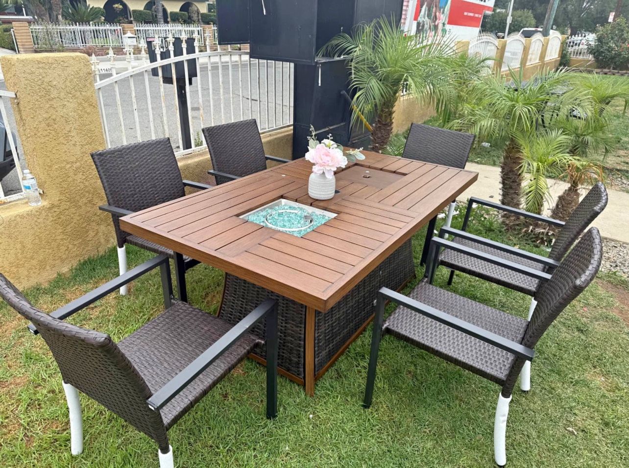 Brand New Patio Outdoor Dining Table Set