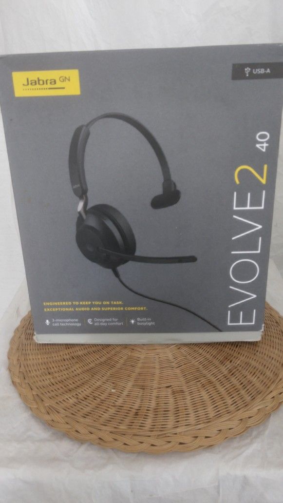 Evolve2 40 Corded Headset / New Open Box Wear On Either Side /Built In Busy Light / 40 MM Speaker For Exceptional Music
