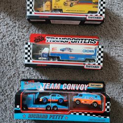 Matchbox Nascar Tractor Trailers And 4 Nascar  1:144 Scale Die Cast Replica