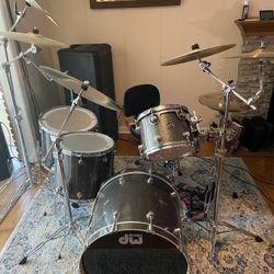 DW Drums Performance Series - 5 Piece With Cymbals