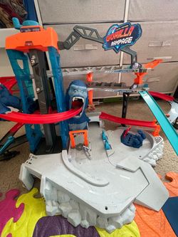 Zuru metal machines Gorilla rampage garage