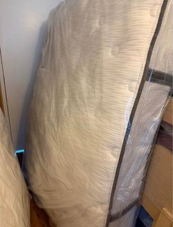 Full size Beautyrest mattress pick up today