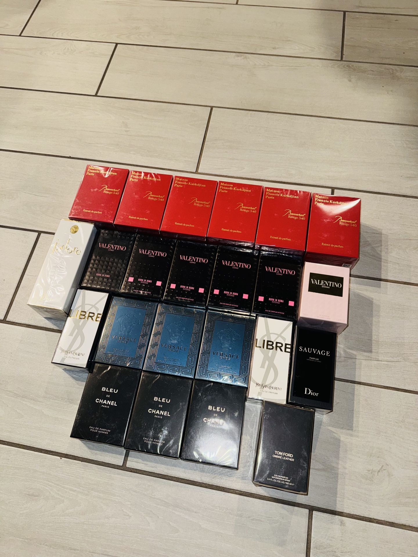 Selling quick 🔥!! 1.1 colognes
