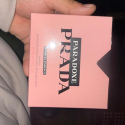 Prada Perfume – Elegant & Long-Lasting