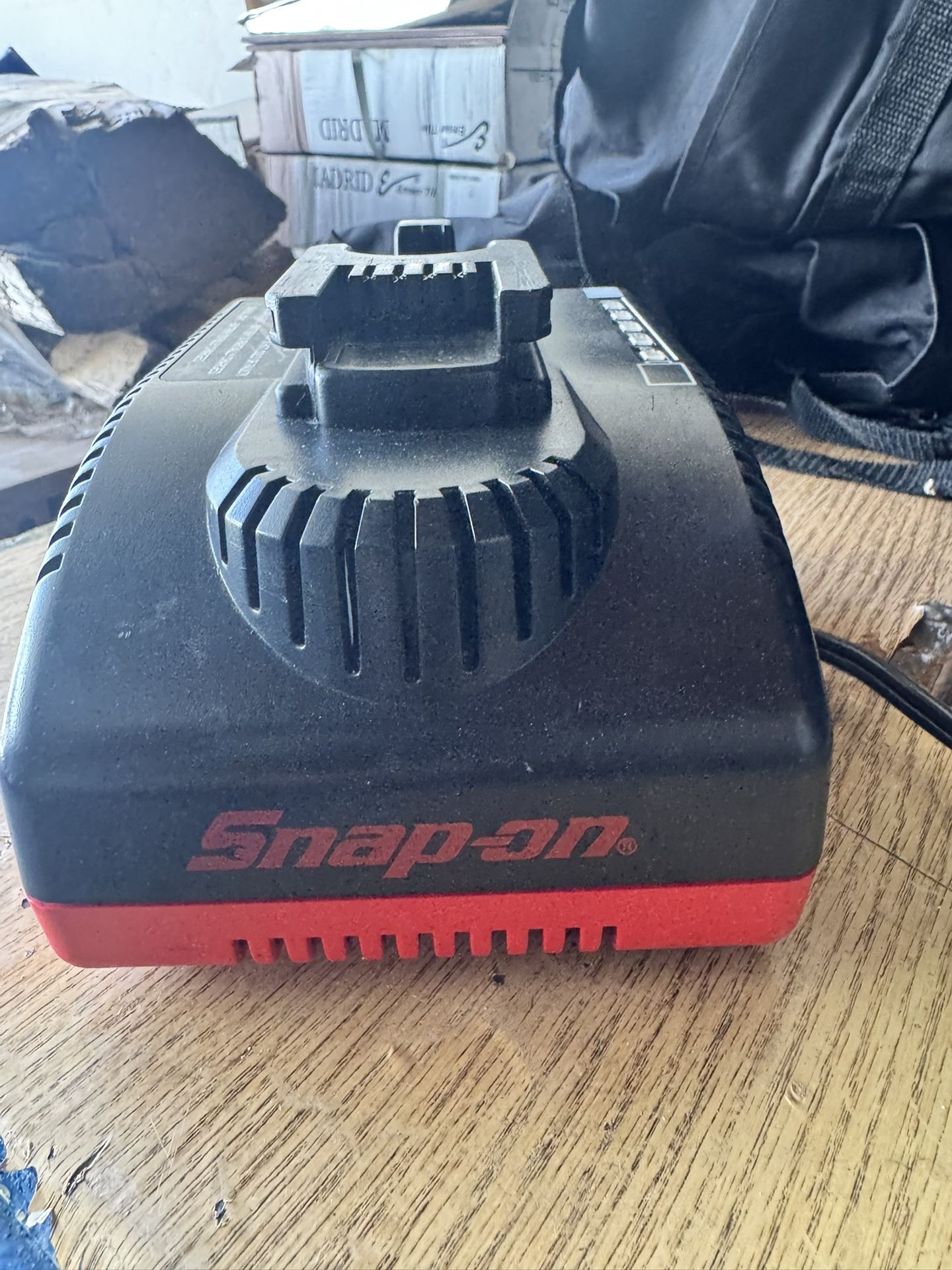 Snap-on Battery Charger 18-Volt