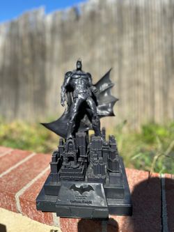 Batman Arkham Knight Gotham City Limited Light Up Statue Limited Edition