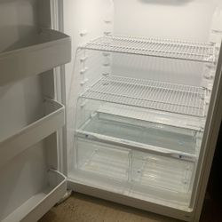 Frigidaire Refrigerator 