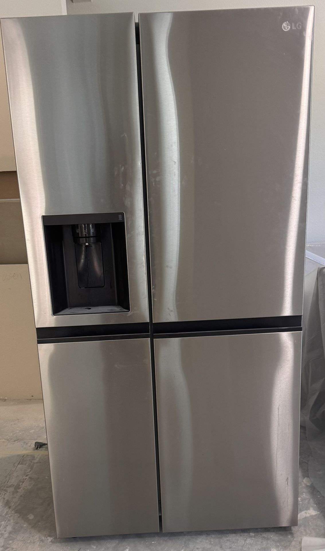Refrigerator LG 27 cu. ft. Side-by-Side