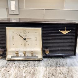 MCM Silvertone Bakelite Sears Alarm Clock Radio 4025