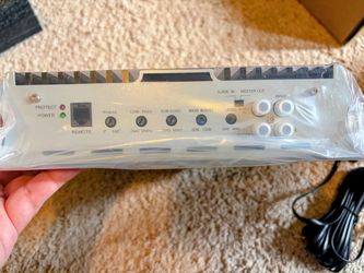 Brand new 1200 rms subwoofer amplifier and 8 gauge amp kit