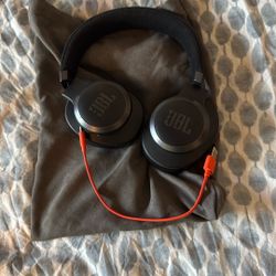 JBL Live Over Ear Headphones 