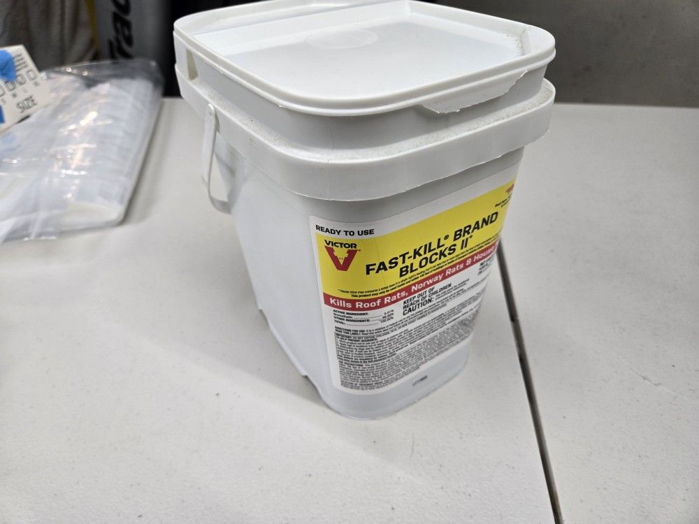 Victor 4LB Fast-Kill Heavy-Duty Easy-to-Use Rodenticide Bait Blocks