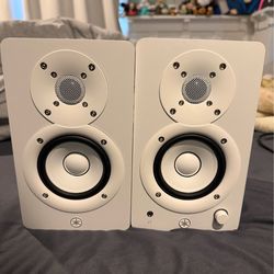 WHITE YAMAHA HS3 PAIR STUDIO MONITORS