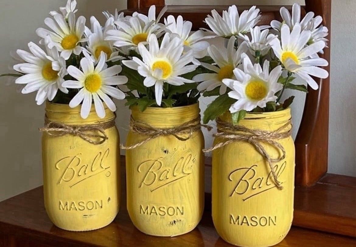 Chalk painted distressed yellow mason jars gift - WHITE DAISIES