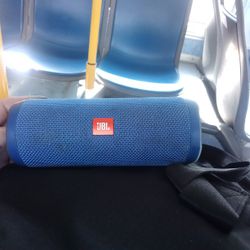 JBL Flip 4 Bluetooth Speaker 
