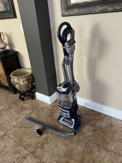 Shark Navigator Lift Away Deluxe Vacuum