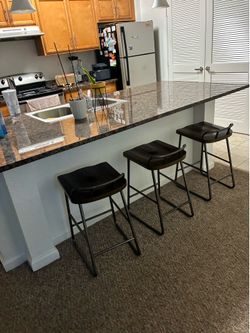 3 Breakfast bar stools